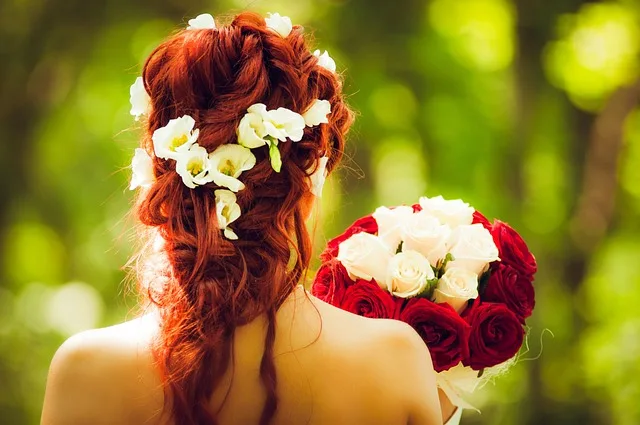 Brautkleid und schöne Haare